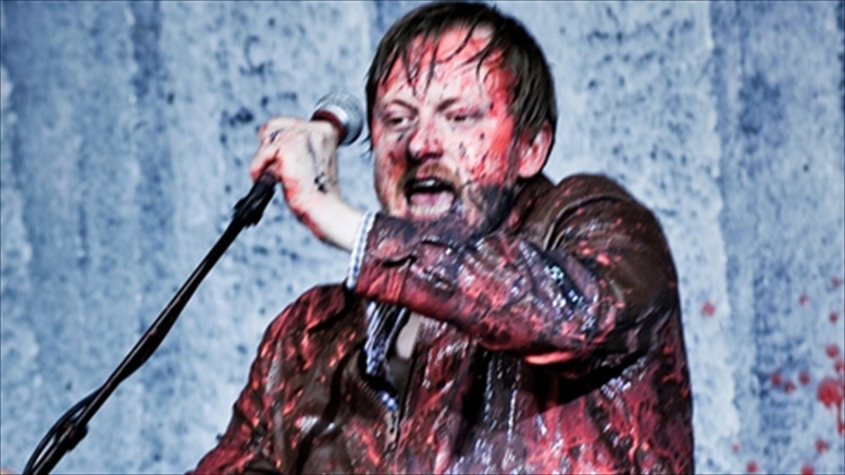 kritiki-theatrou-o-exthros-tou-laou