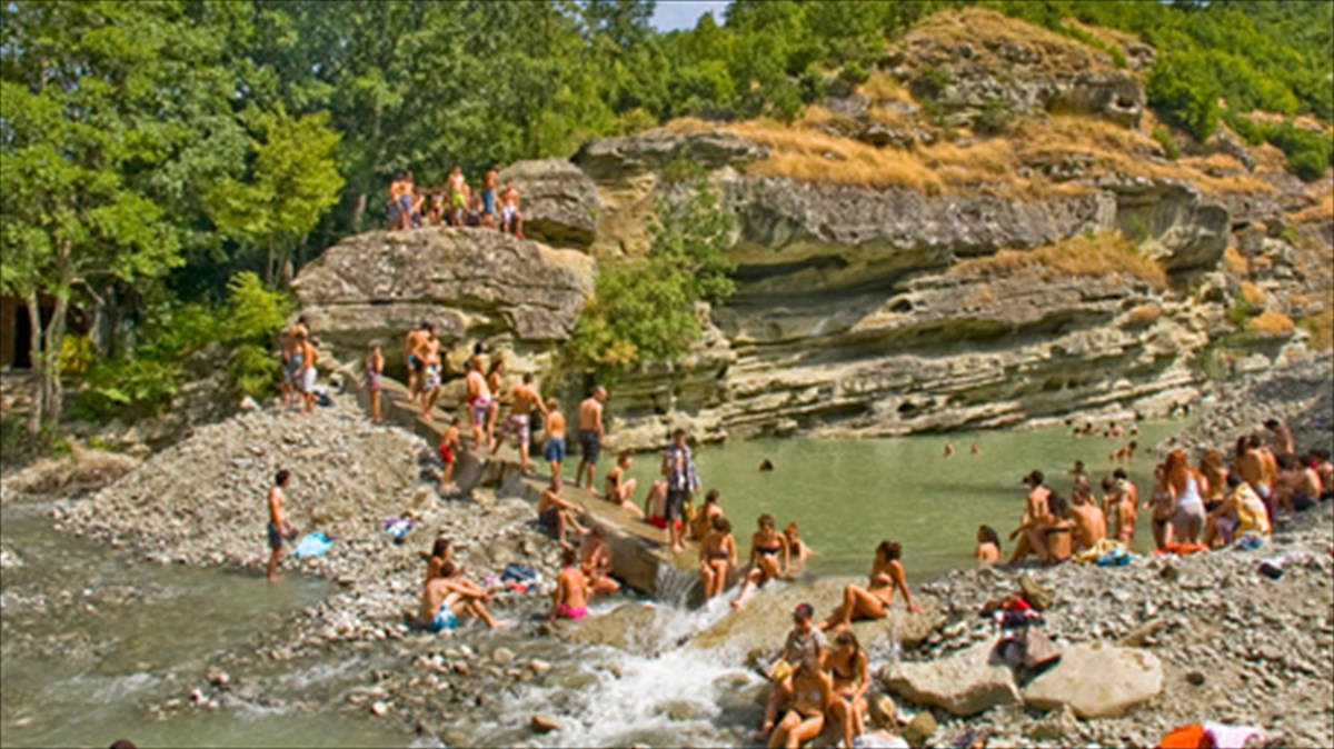 35o-river-party-mousiki-dipla-sto-potami