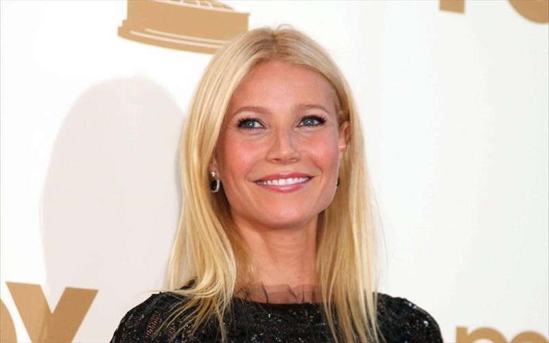 i-imigumni-gwyneth-paltrow-se-therapeutiki-saouna-gia-ta-xristougenna