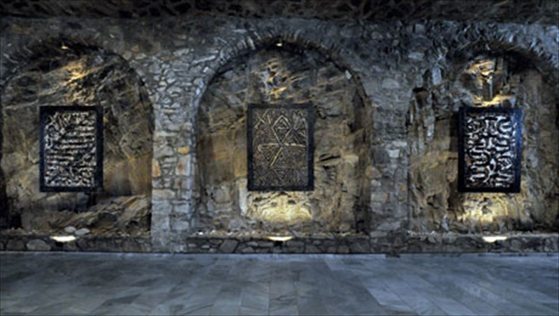 o-apostolis-zolotakis-perpata-sta-monopatia-tis-mnimis-tou