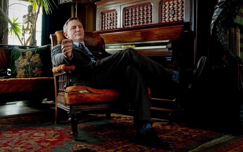 o-daniel-craig-tha-ksanabrethei-sta-maxairia