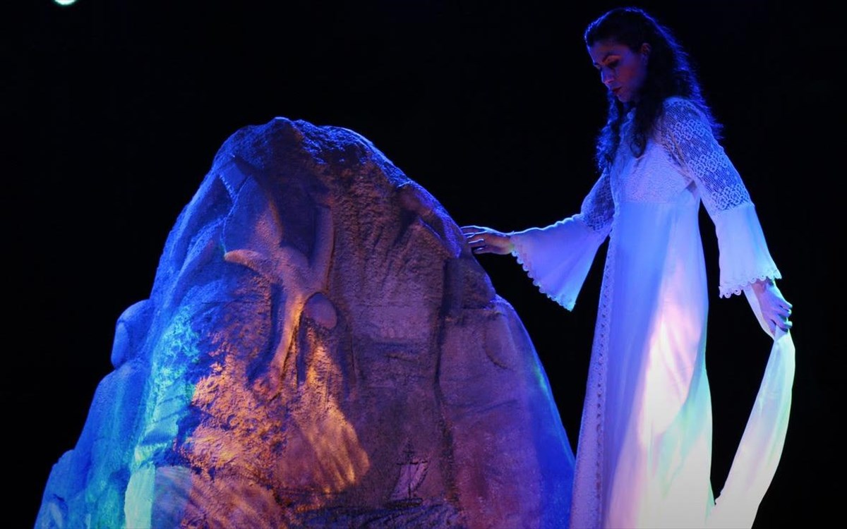 to-murologi-tis-fokias-kai-to-kamini-to-kamini