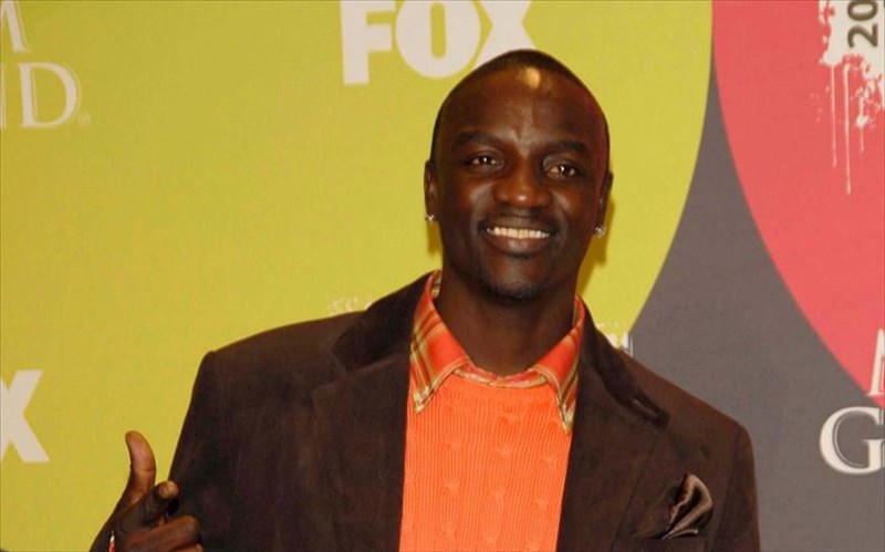 o-akon-apektise-ti-diki-tou-poli-sti-senegali