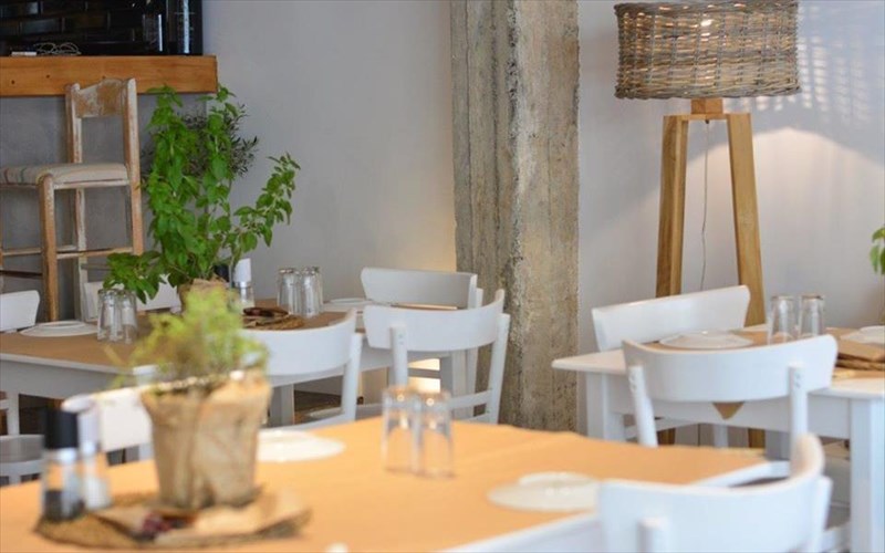 tessera-mezedopoleia-me-gousto-stin-athina