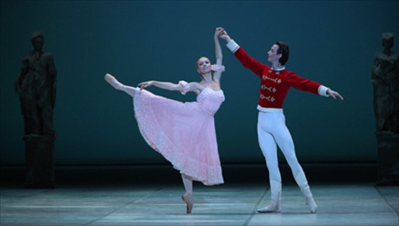 karuothraustis-xoreutiki-uperparagogi-sto-badminton