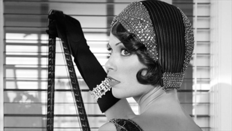 giati-to-aspromauro-sinema-den-pethainei