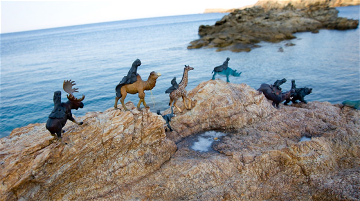 delfinia-sto-loutro-ton-aeridon