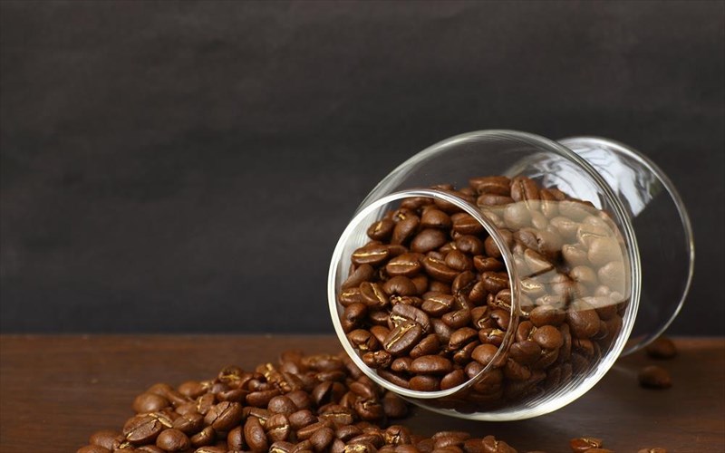 kafes-kai-krasi-pane-mazi