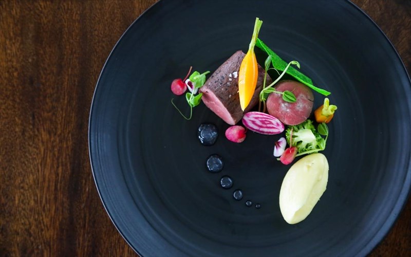 to-dine-athens-ksekina-kai-mas-kalei-na-fame-ekso