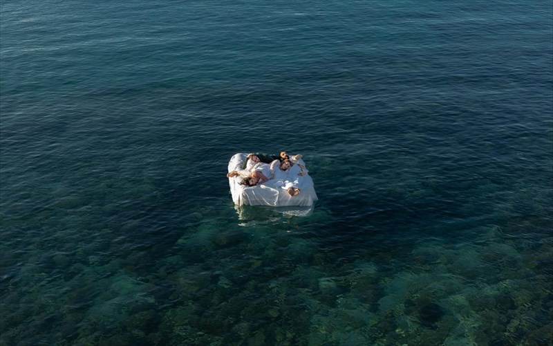 hyperspace-i-allios-na-meino-i-na-fugo-na-fugo