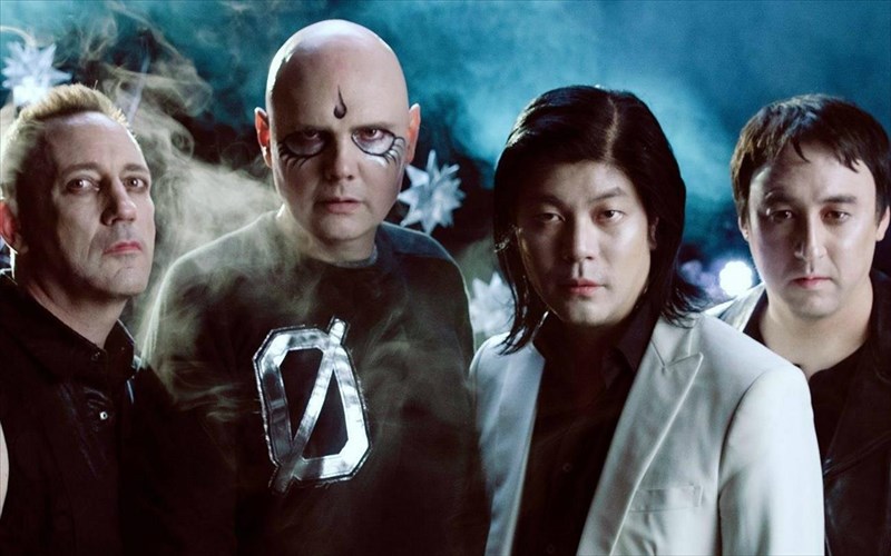 oi-smashing-pumpkins-etoimazoun-enan-arketa-diaforetiko-disko