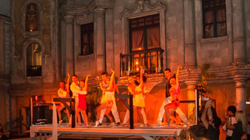 xoreutiko-taksidi-ston-xrono