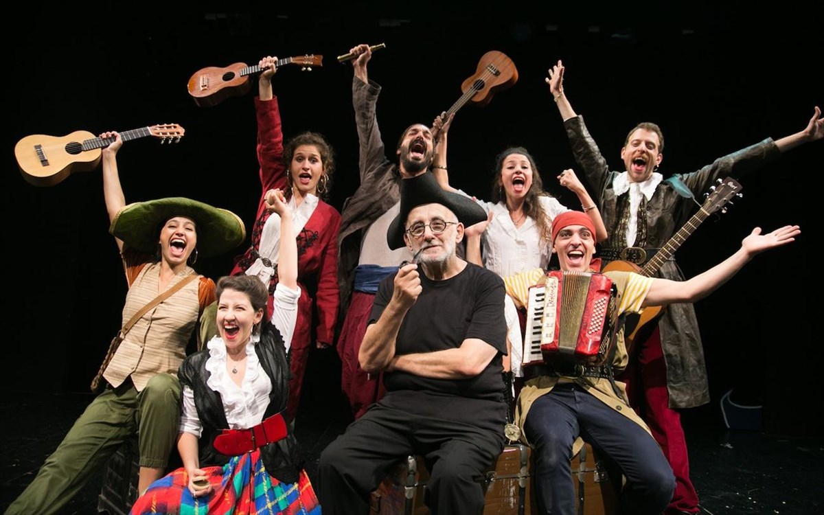 os-tin-akri-tou-kosmou