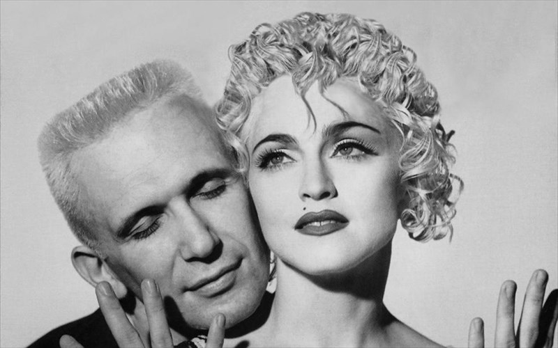i-madonna-upoklinetai-stin-monadikotita-tou-Jean-paul-gaultier