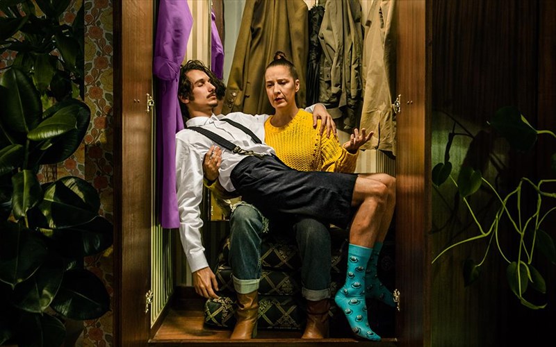 biktor-i-ta-paidia-stin-eksousia-sto-theatro-sfendoni-ta-paidia-stin-eksousia-sto-theatro-sfendoni