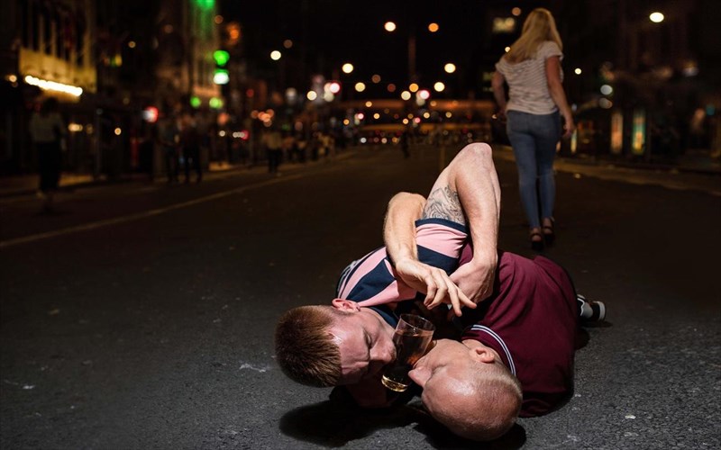 enter-achilles-xoreuontas-enantia-stin-toksiki-arrenopotita-sti-stegi