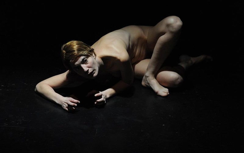 i-metamorfosi-tou-kafka-sto-apo-mixanis-theatro