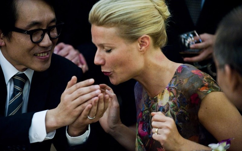 o-koronoios-xtupa-ta-streaming-charts-kai-epanaferei-to-contagion-tou-steven-soderbergh