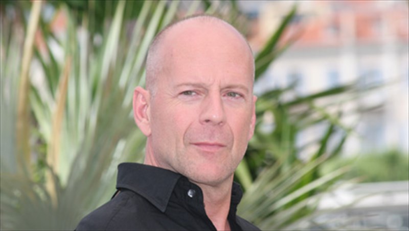 o-bruce-willis-barethike-tis-tainies-drasis