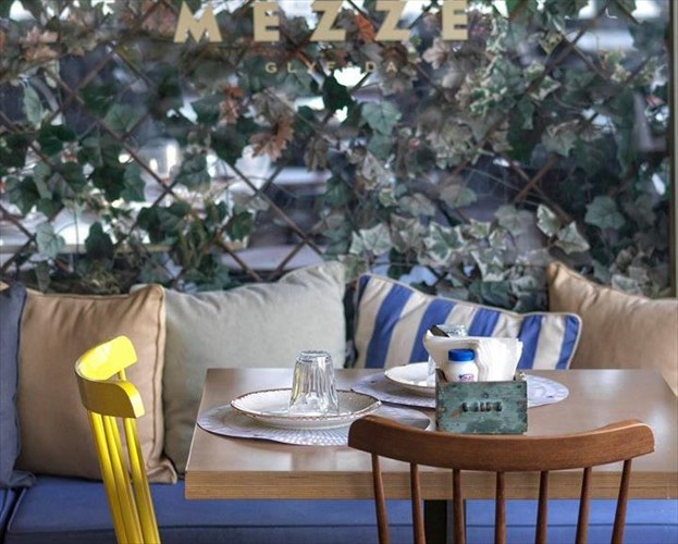 mezze-kai-mezen-ginontai-ena