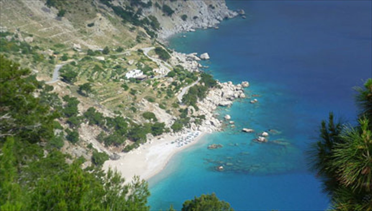 karpathos-agria-nisiotiki-omorfia-sta-akra