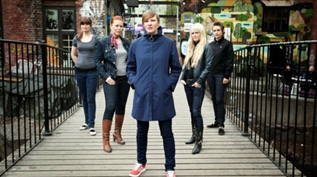 pente-norbigika-sugkrotimata-sto-an-club