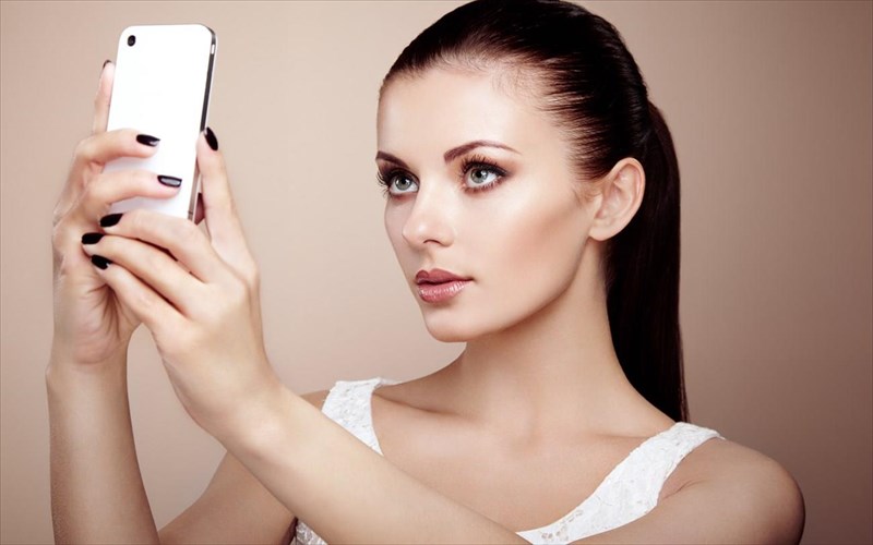 3-kolpa-omorfias-pou-mas-mathainoun-brabeumenes-influencers-tou-eidous-kolpa-omorfias-pou-mas-mathainoun-brabeumenes-influencers-tou-eidous