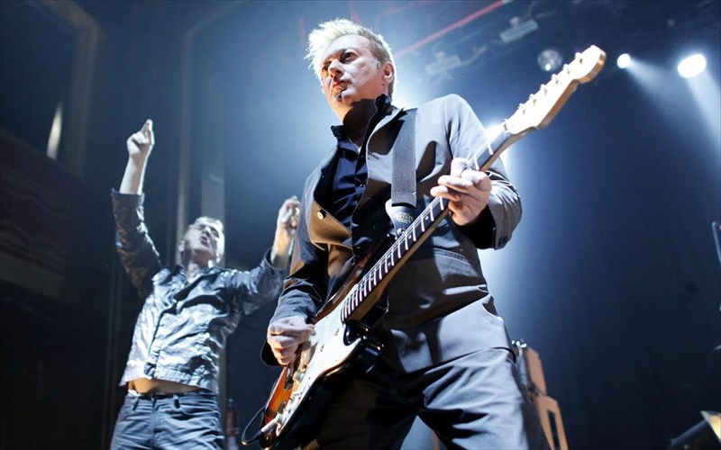 oi-gang-of-four-anakoinosan-to-teleutaio-ep-tou-andy-gill