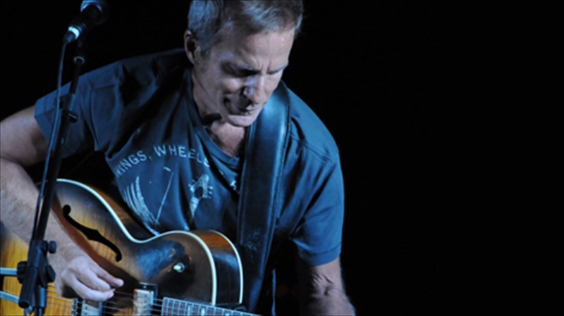 to-festibal-serifou-rixnei-aulaia-me-ton-baggeli-germano