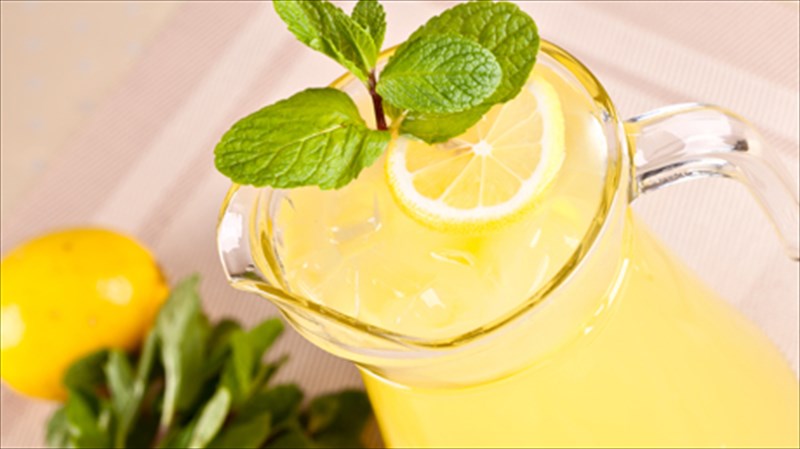 pos-na-ftiaksete-tin-teleia-spitiki-lemonada