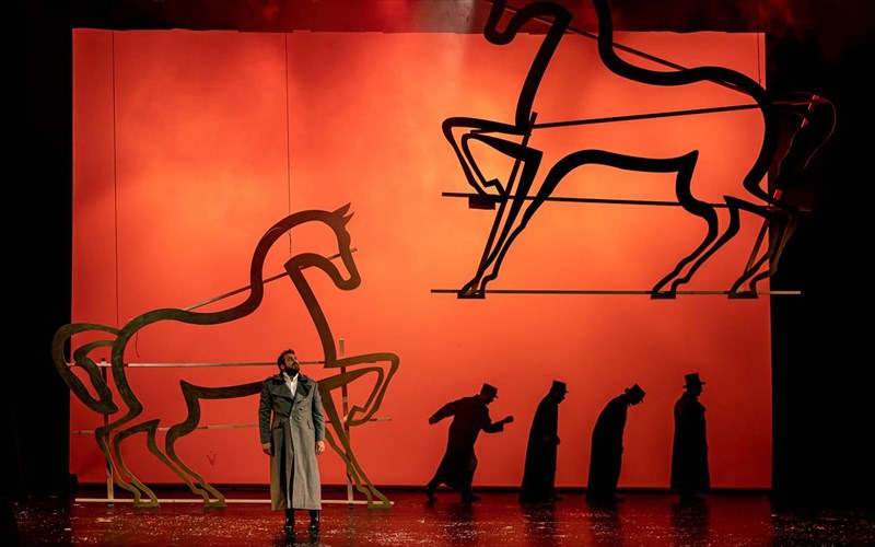 polemos-kai-eirini-epikon-diastaseon-ergo-sto-dimotiko-theatro-peiraia