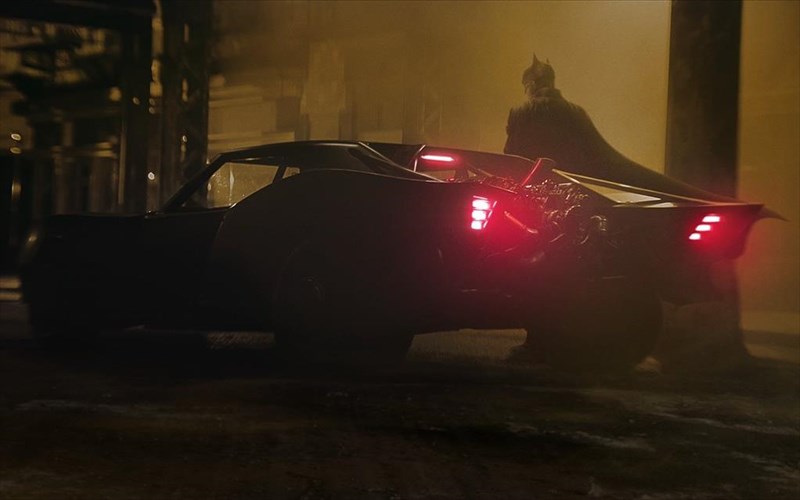 the-batman-proti-matia-sto-neo-batmobile