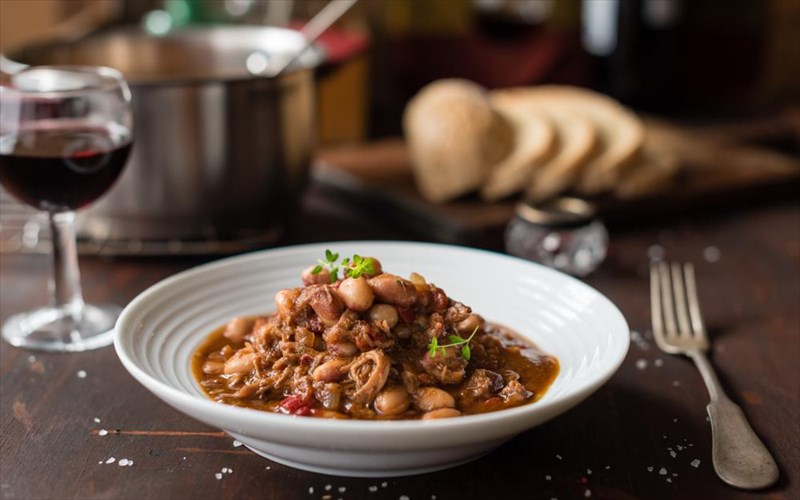 ta-ospria-tis-sarakostis-kai-to-krasi-pou-tous-tairiazei