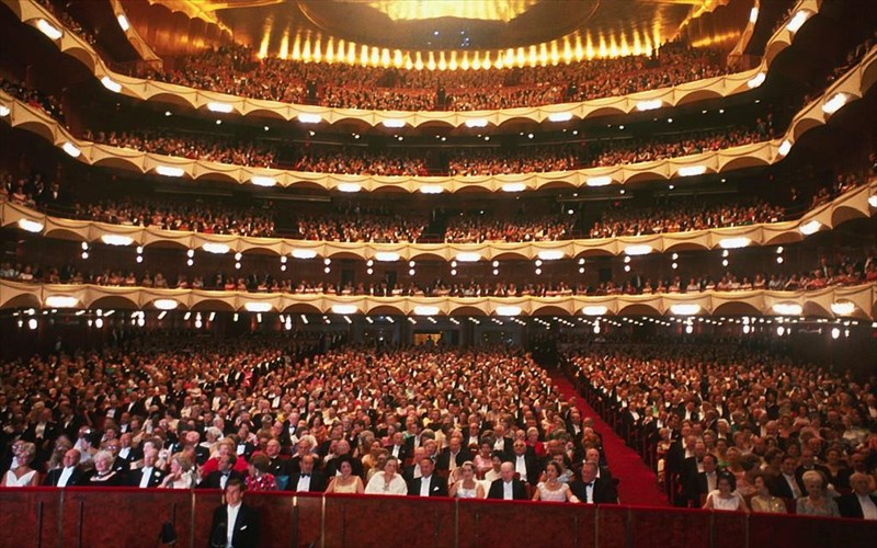 dorean-anametadosi-emblimatikon-parastaseon-apo-ti-metropolitan-opera
