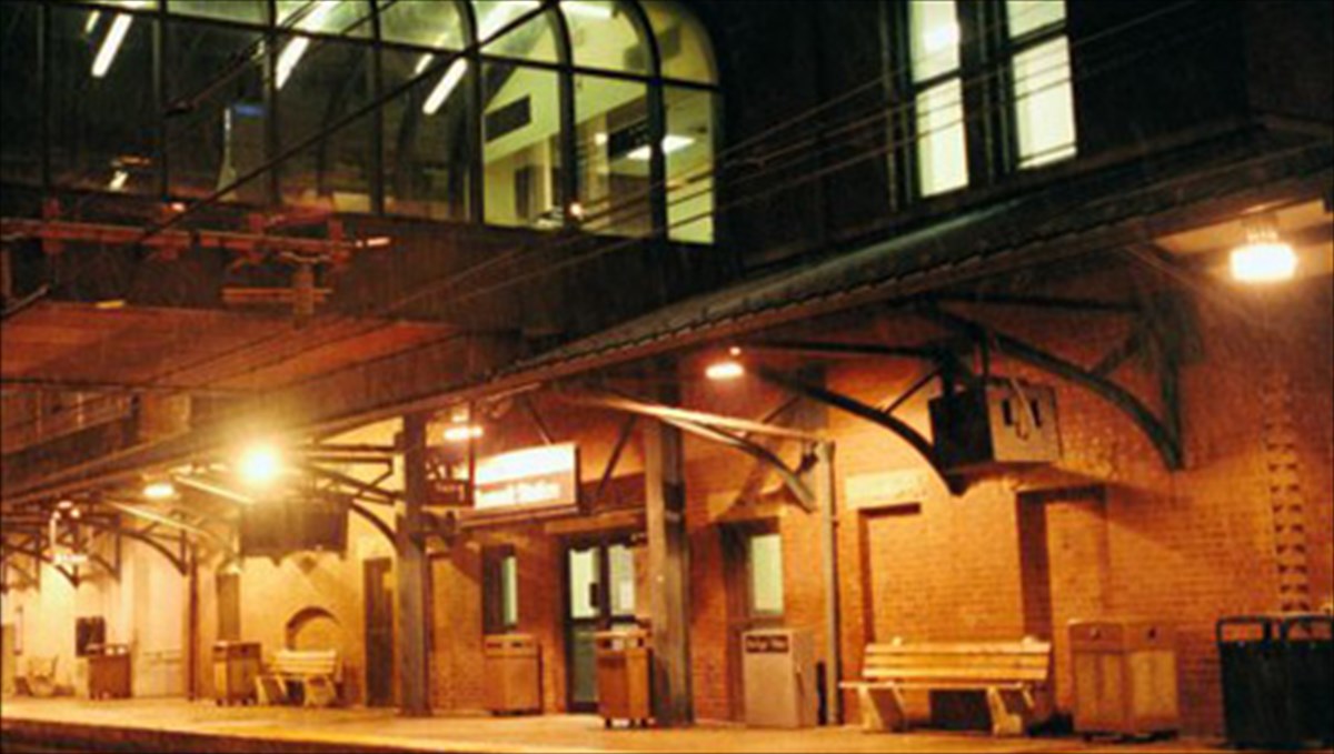 nuxterino-treno-gia-ti-lisabona-to-muthistorima-pou-mas-sustinei-o-tzeremi-airons-sti-megali-othoni-tzeremi-airons-sti-megali-othoni