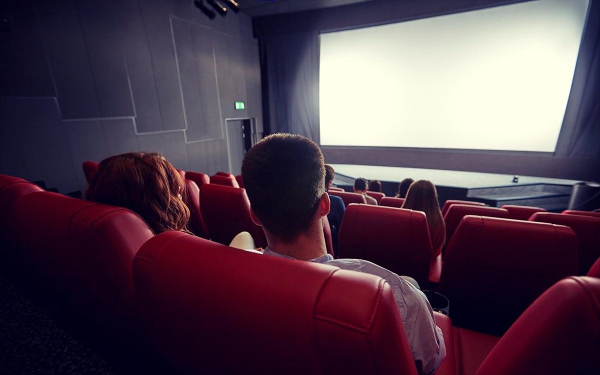 cinema-audience-sinema-theates-kinimatografos