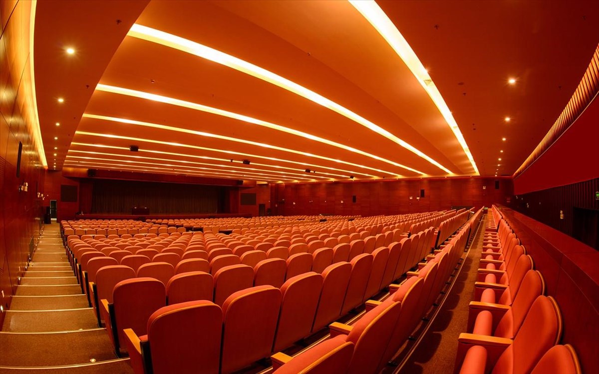 sinema-kinimatografos-aithousa-adeia-cinema