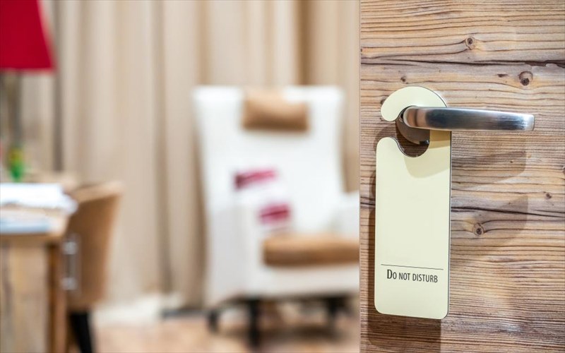 poia-einai-ta-touristika-katalumata-pou-mporoun-na-sunexisoun-na-leitourgoun