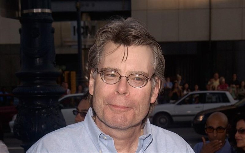 sastismenos-o-stephen-king-apo-tin-elleipsi-proetoimasias-gia-ton-koronoio-stephen-king-apo-tin-elleipsi-proetoimasias-gia-ton-koronoio