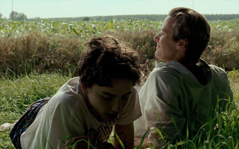 timothee-chalamet-kai-armie-hammer-epistrefoun-sto-ela-na-me-breis