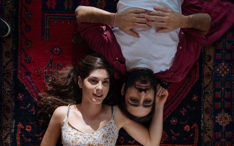 afterlob-erotas-stin-epoxi-tou-egkleismou-online-dorean