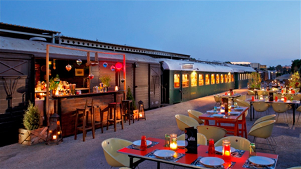 treis-gunaikes-stin-apobathra