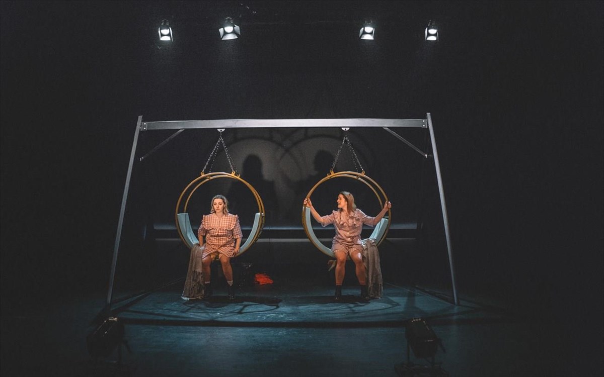 poios-anakalupse-tin-ameriki