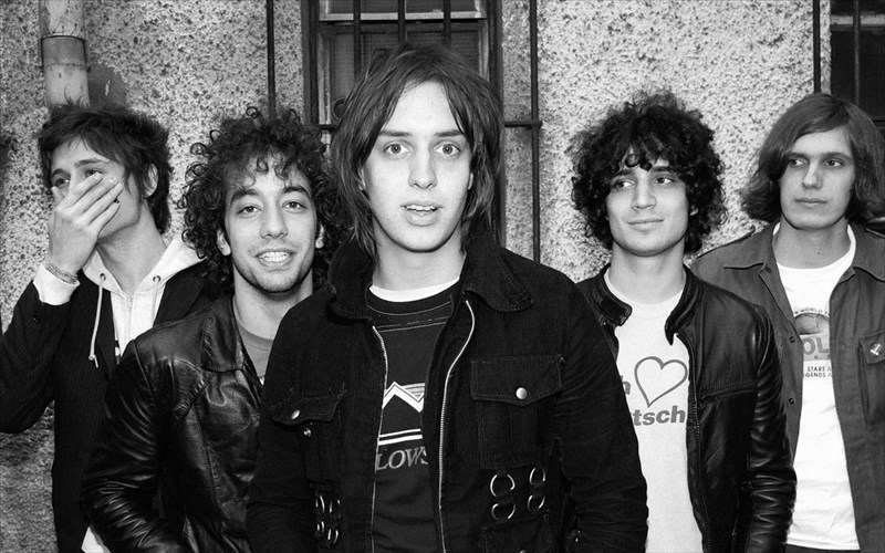 mia-peiratiki-radiofoniki-ekpompi-apo-tous-strokes-sto-youtube