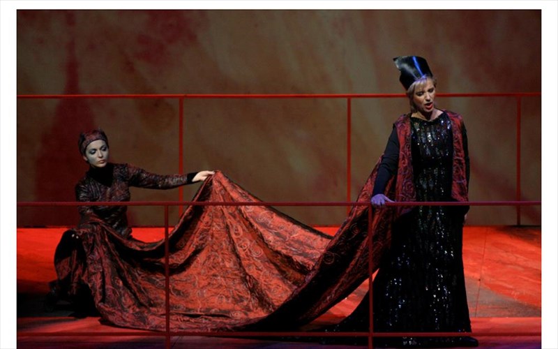 hlektra-me-tin-agni-mpaltsa-sto-site-tou-megarou