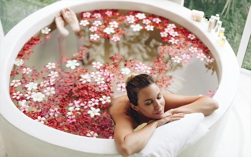 pio-neaniko-prosopo-me-mia-autosxedia-koura-epipedou-spa