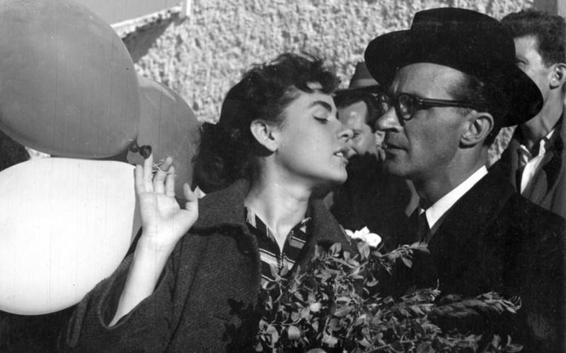 i-metapolemiki-periodos-to-neo-psifiako-programma-tis-tainiothikis