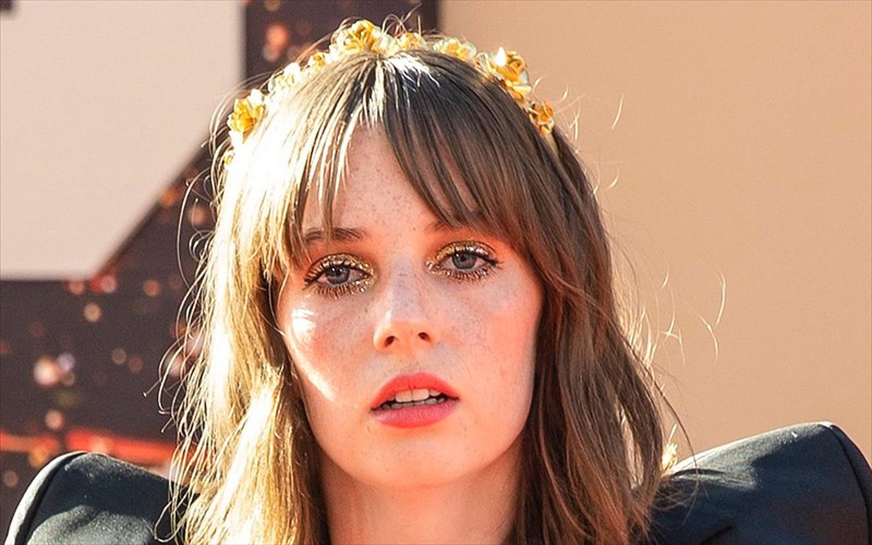 neo-single-apo-tin-maya-hawke-tou-stranger-things