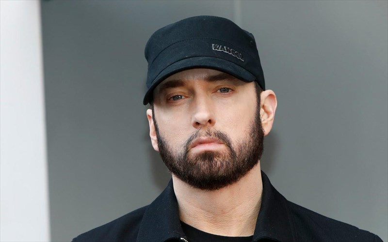 xortastiki-stiriksi-tou-eminem-stous-ergazomenous-ton-nosokomeion