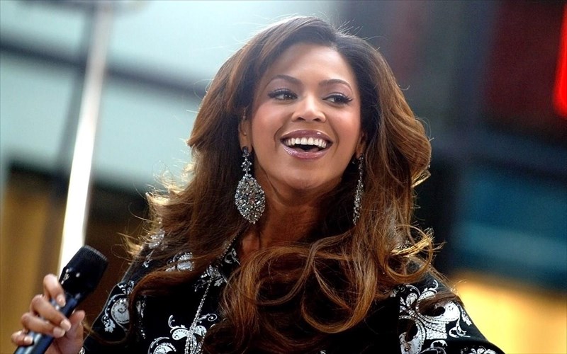 beyonce-kai-twitter-sto-pleuro-ton-ergazomenon-pou-exoun-pligei-apo-ton-koronoio
